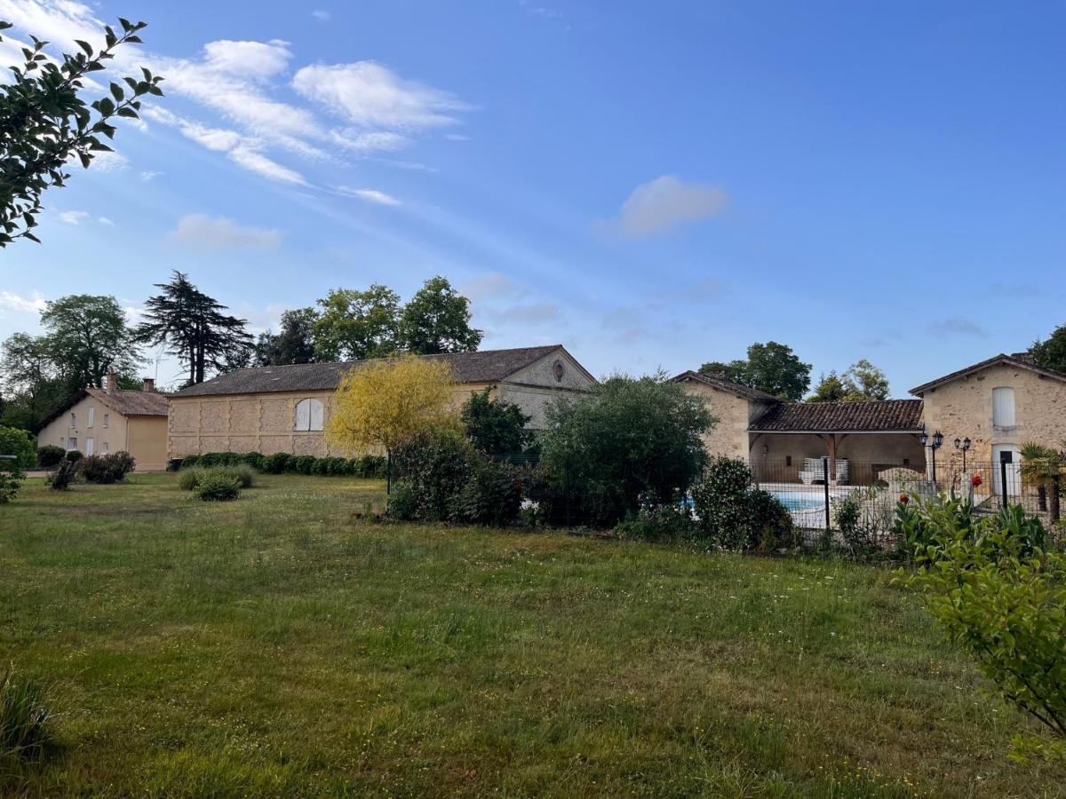 Domaine clos et arboré de 3 ha avec deux maisons Lamothe-Montravel Exterior foto