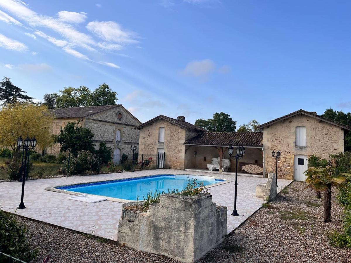 Domaine clos et arboré de 3 ha avec deux maisons Lamothe-Montravel Exterior foto