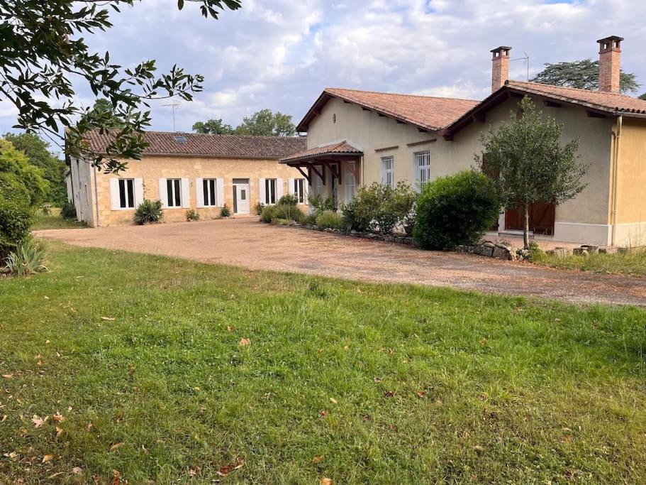 Domaine clos et arboré de 3 ha avec deux maisons Lamothe-Montravel Exterior foto